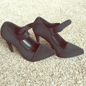 Kenneth Cole Bee Honest Pumps